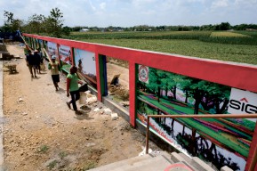 PT SIG Bangun Sarana Prasarana Desa di Jateng dan Jatim Sebesar Rp 1,49 Miliar