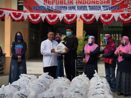 Tahun Baru Hijriyah di Tengah Pandemi, SMAN 4 Sidoarjo Berbagi Kepada Dhuafa