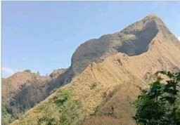 Menelan Dua Korban Jiwa, Puncak Piramid Bondowoso Ditutup Dan Dijaga Petugas