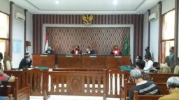 Digugat ‘Cah Jonegoro’ KPK Mangkir Lagi