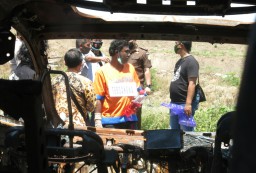 Lihat Rekonstruksi, Adik Via Vallen Gemes Dengan Pije Sang Pembakar Mobil Kakaknya