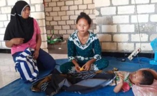 HHiiiiii ... !!! Genderuwo Tuban Sunat Titit Bocah TK di Ruang Tamu