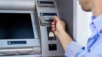 Kecanduan Judi Online, Pemuda Ini Kuras ATM Teman