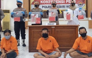 Polres Kediri Kota Bongkar Prostitusi Pasutri Swinger atau Seks Ganti Pasangan