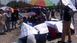 Dirikan Tenda, Emak-Emak Geruduk Pabrik Mie Sedaap