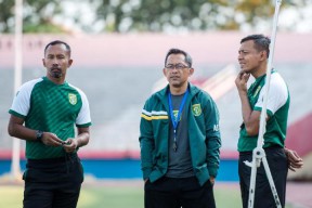 Aji Santoso Berharap Bonek Tidak Hadir ke Stadion