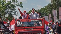 Warga Antusias Antar Pasangan Faida-Vian Daftar ke Kantor KPU Jember