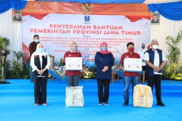 Gubernur Khofifah Gelontorkan Bantuan Miliaran Rupiah Sejumlah Desa di Bojonegoro dan Malang