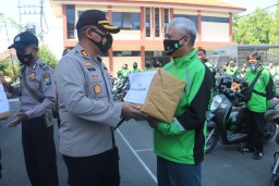 Ratusan Ojol Datangi Mapolres Bojonegoro, Kapolres Berikan 'Sesuatu'