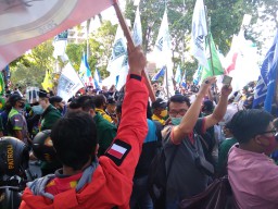 Polrestabes Surabaya Tak Pandang Bulu Tindak Pelanggar Prokes Covid-19 di Pilwali 2020