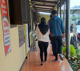 Perampok Alfamart Gambiran Prigen Terekam CCTV