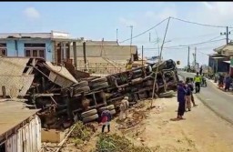 Gas Rem Blong, Tiga Rumah di Pasuruan Hancur