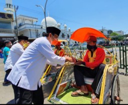 Gus Ipul-Mas Adi Langsung Tancap Gas, Ketemu Abang Becak di Wisata Religi Kota Pasuruan Malah Disambati Ini