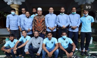 Didampingi Nil Maizar dan Yuhronur Eky dkk Sowan Kiai