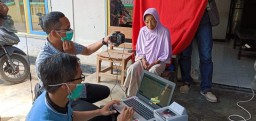 Layanan Rekam E-KTP Jember Datangi Rumah Para Disabilitas