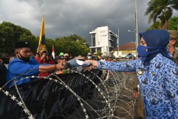 Tuntaskan Masalah Irigasi yang Dirubah PT Imasco, Bupati Jember Ajak PMII dan Petani ke Jakarta