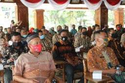 Bupati Ingatkan 208 Kades di Bojonegoro Agar Tingkatkan Kualitas Bangunan