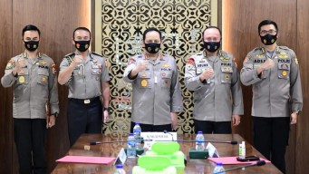 Tiga Kombes Mantan Kapolres di Jatim Raih PIN Emas dari Kapolri Karena WBK