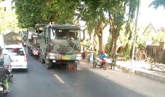 Perempuan Probolinggo Ini Nekat Salip Truk Pengangkut Tank, Lihat Akibatnya