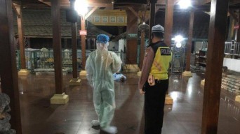 Berziarah di Makam Sunan Giri, Warga Jombang Meninggal Mendadak