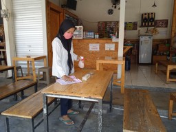 Warkop di Gresik Ini Patuh Prokes Pencegahan Covid-19, Pengunjung Tetap Ramai