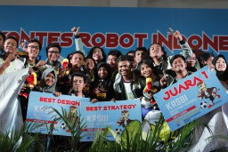 Robot ITS Surabaya Juara Tingkat Regional