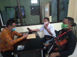 APK Dicoret, Kuasa Hukum Eri Cahyadi Lapor ke Bawaslu Surabaya