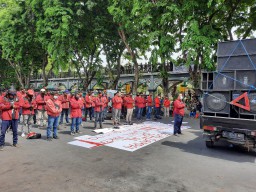 Protes Wakil Rakyat di Senayan, Mahasiswa Gresik Salat Gaib