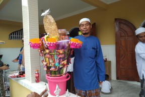 Tradisi Maulid Nabi di Bawean, Rela Habiskan Jutaan Rupiah Untuk Hias Hadiah