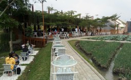 NK Kafe Karangploso Malang, Padukan Kuliner, Suasana dan Sarana Olahraga