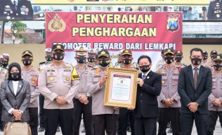 Sukses Tangani Covid-19, Polresta Sidoarjo Terima Penghargaan dari Lemkapi