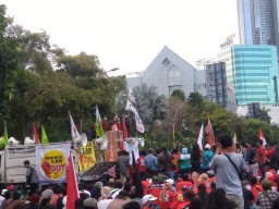 Getol Jatim Minta Gubernur Khofifah Bilang ke Jokowi Omnibus Law Dicabut