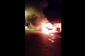 Setelah Dengar Suara Aneh, Mobil Boks di Sidoarjo Ini Terbakar