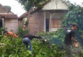 Angin Lesus Sambangi Mojokerto, 40 Rumah Atapnya Berterbangan