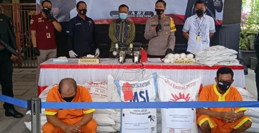 Juragan Selep Padi Lamongan ini Ditahan Karena Jual Gula Rafinasi