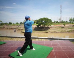 Di Bandung Bola Golf Nyebrang Jurang, Bali Nyebrang Laut di Madiun Nyebrang Kali