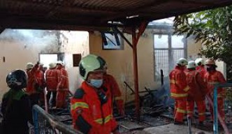 Rumah Dinas Jasa Marga di Surabaya Dilalap Jago Merah