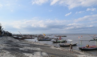 Dihantui Angin Kencang, Nelayan Kenjeran Nekat Melaut