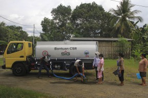 Semen Indonesia Group Serahkan Bantuan Mobil Tangki Air di Kabupaten Trenggalek