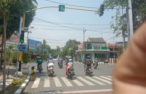 Waktunya Salat, Pemkab Bojonegoro Ingatkan Pengguna Jalan di Setiap Traffic Light