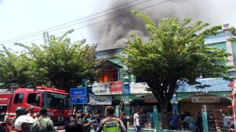 BREAKING NEWS ...!! Pasar Larangan Sidoarjo Terbakar