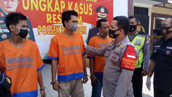 Nekat Edarkan Sabu di Keramaian, Tiga Pengedar Digulung Polsek Prambon