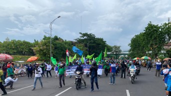 Curhat Kebutuhan Hidup Buruh Jatim Selama Pandemi Jika UMK Tak Dinaikkan Khofifah