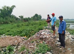 Sumur Warga Kedungringin Pasuruan Menghitam dan Bau, Diduga Dicemari Limbah