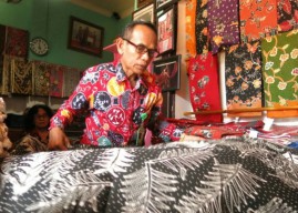 Kelana Aprilianto: Haruskan Seragam Batik ASN Produksi Perajin Batik Tulis Sidoarjo