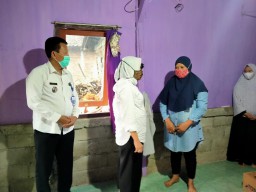 Bupati Anna Kunjungi Keluarga Bocah Tersambar Petir di Dander