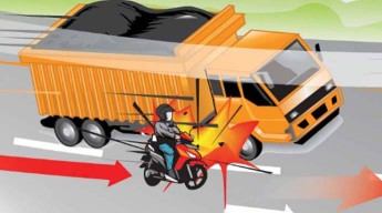 Dibonceng Suami, Perempuan Trenggalek Tewas Dilindas Truk di By Pass Mojokerto