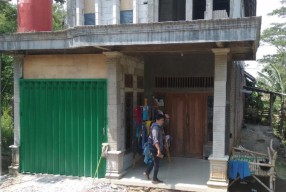 Dini Hari Maling Masuk Rumah Warga Kutorejo Mojokerto, Pasutri Dibacok Hingga Masuk RS