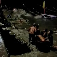 Waspada Ombak Besar di Kenjeran Surabaya, Air Laut Naik Hingga Masuk ke Rumah Warga