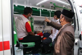Bupati Lamongan Kerahkan 11 Mobil Ambulance dengan Peralatan Canggih ke Desa